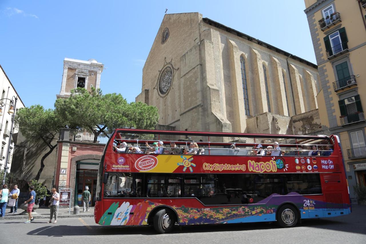 Palazzo Carafa Della Spina - Maison De Charme เนเปิลส์ ภายนอก รูปภาพ