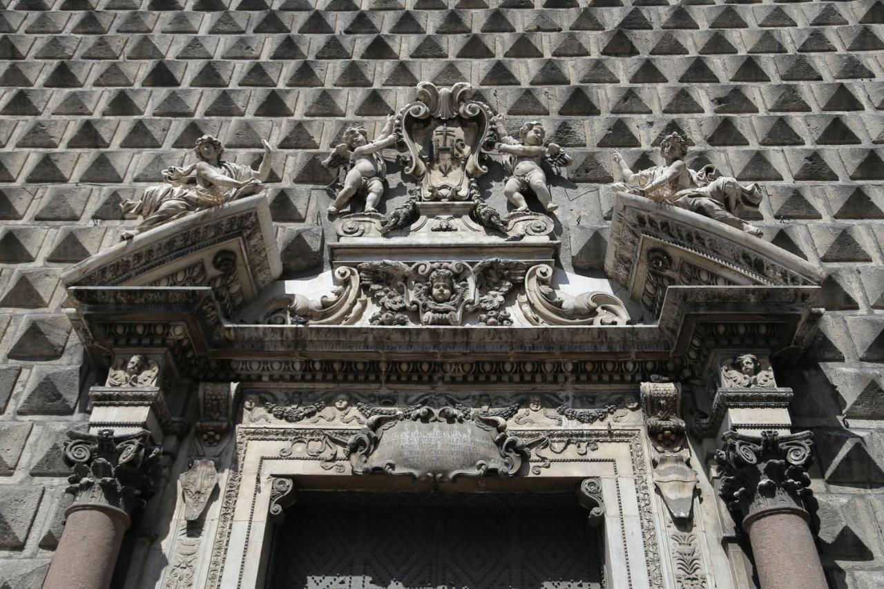 Palazzo Carafa Della Spina - Maison De Charme เนเปิลส์ ภายนอก รูปภาพ
